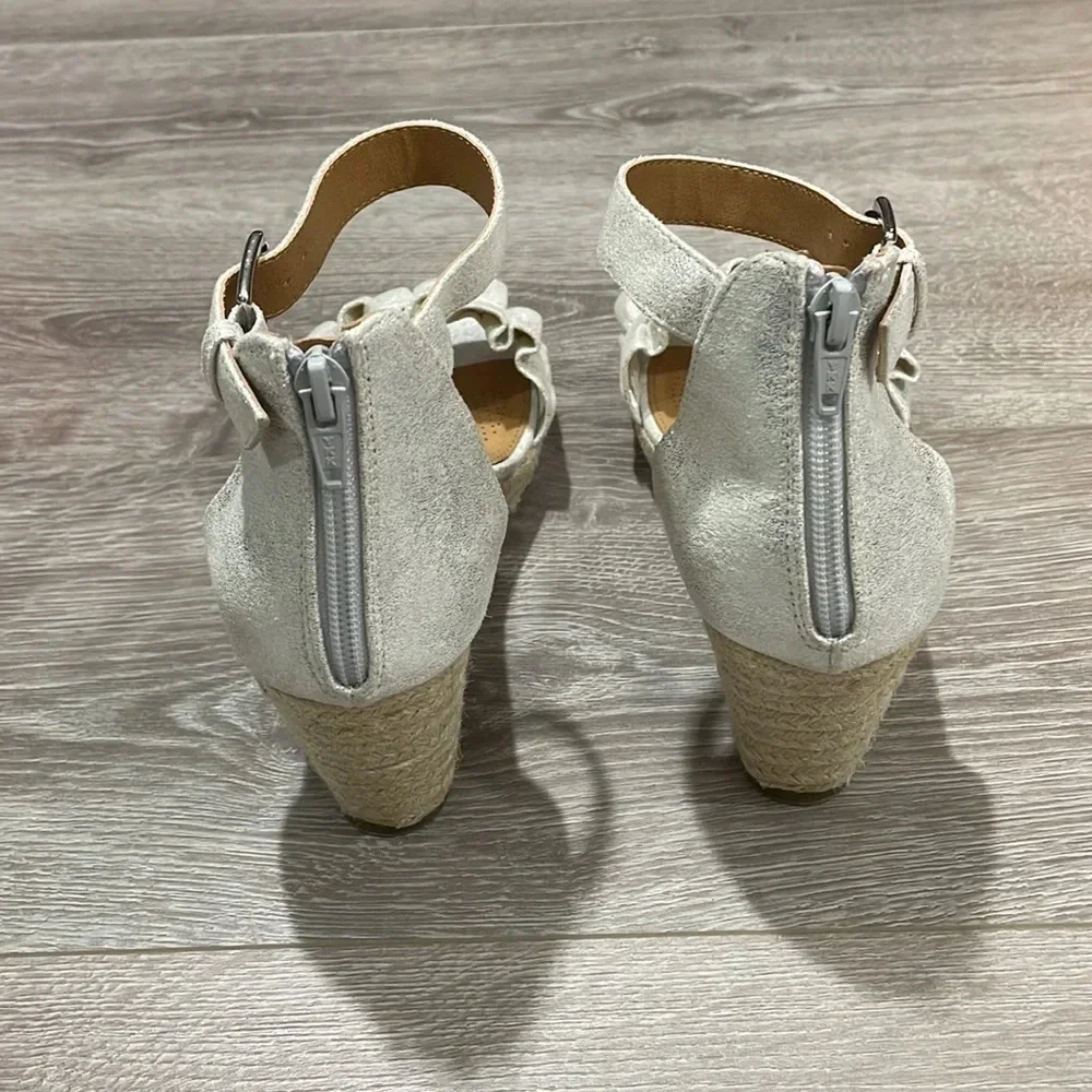 NEW Comfortview Silver Ruffle Wide London Wedge Espadrille Ankle Strap 8WW